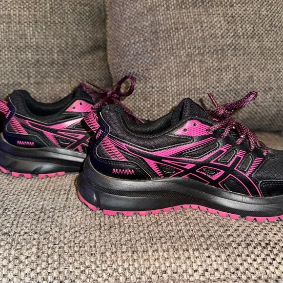 Size 7.5 Asics Women's Black and Pink Running Shoes - Picture 3 of 6